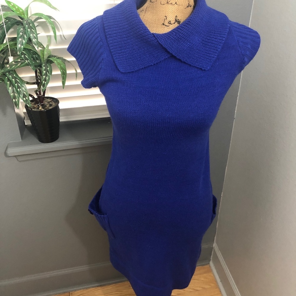 Blue sweater dress w/pocket detail 💕